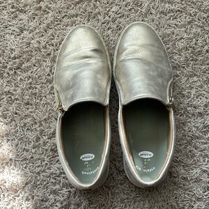 dr scholls metallic sneaker with zip closure